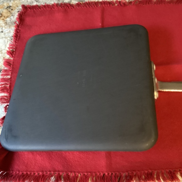 Calphalon Hard-anodized Griddle 11” - Picture 3 of 5